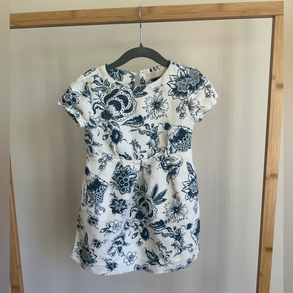 Zara 5T dress. Blue and white floral design. Beautiful well crafted dress.